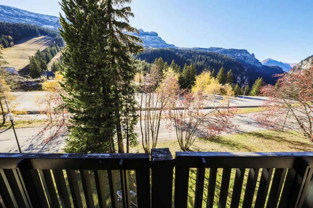 - une vue depuis la terrasse des montagnes dans l'établissement Résidence Eridan - maeva Home - Appartement 5 Pièces 10 Personnes - Confort MAE-3955, à Flaine