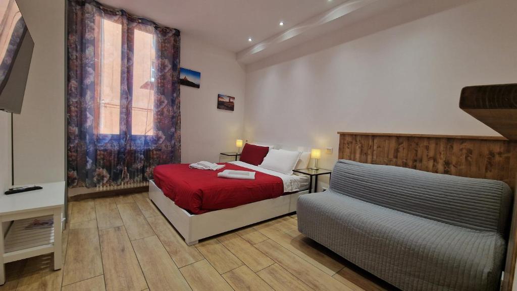 A bed or beds in a room at Giudei House Smart 2
