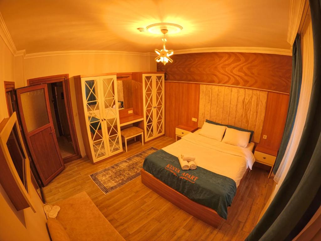 Säng eller sängar i ett rum på Kusva Apart