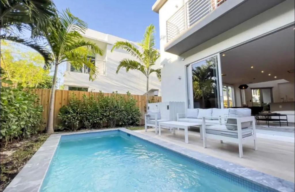 a swimming pool in the backyard of a house at Coconut Groove Green s VIlla in Miami