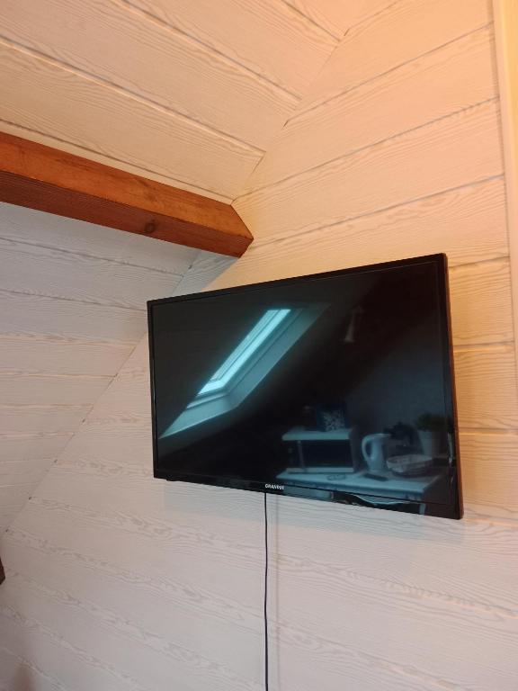TV a/nebo společenská místnost v ubytování Les palmiers