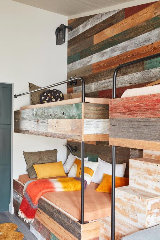 Palanda nebo palandy na pokoji v ubytování Maisons 322 - Maison La Flamboyante