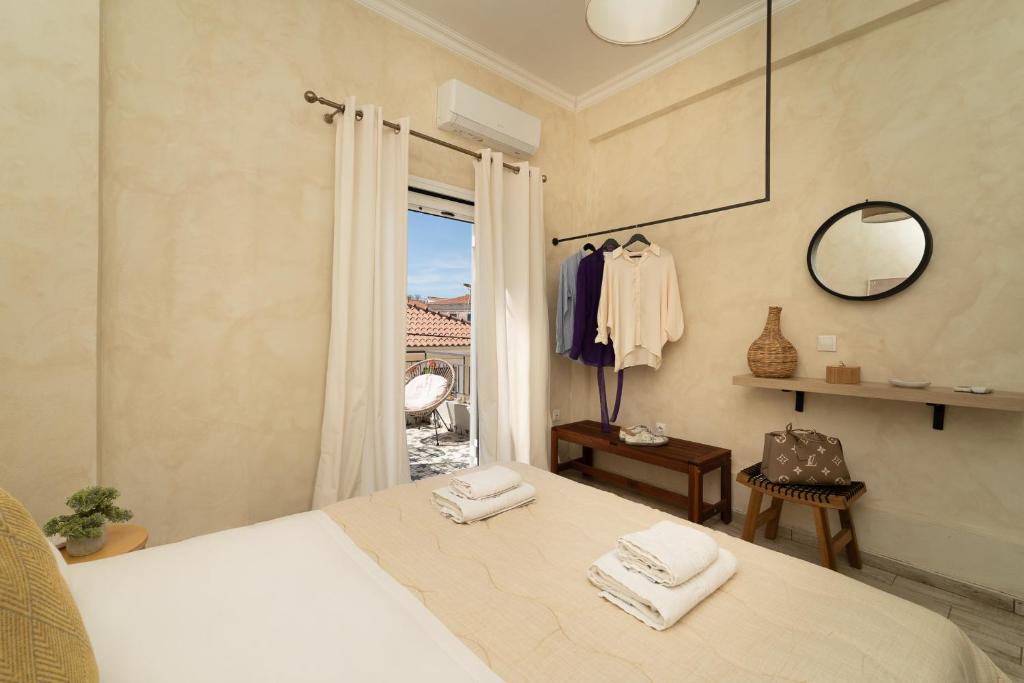 Postel nebo postele na pokoji v ubytování Maisonette Pylos