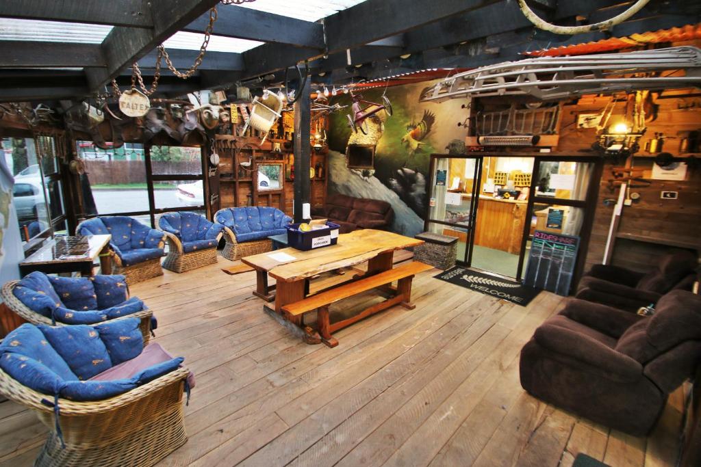 Istumisnurk majutusasutuses Chateau Backpackers & Motels