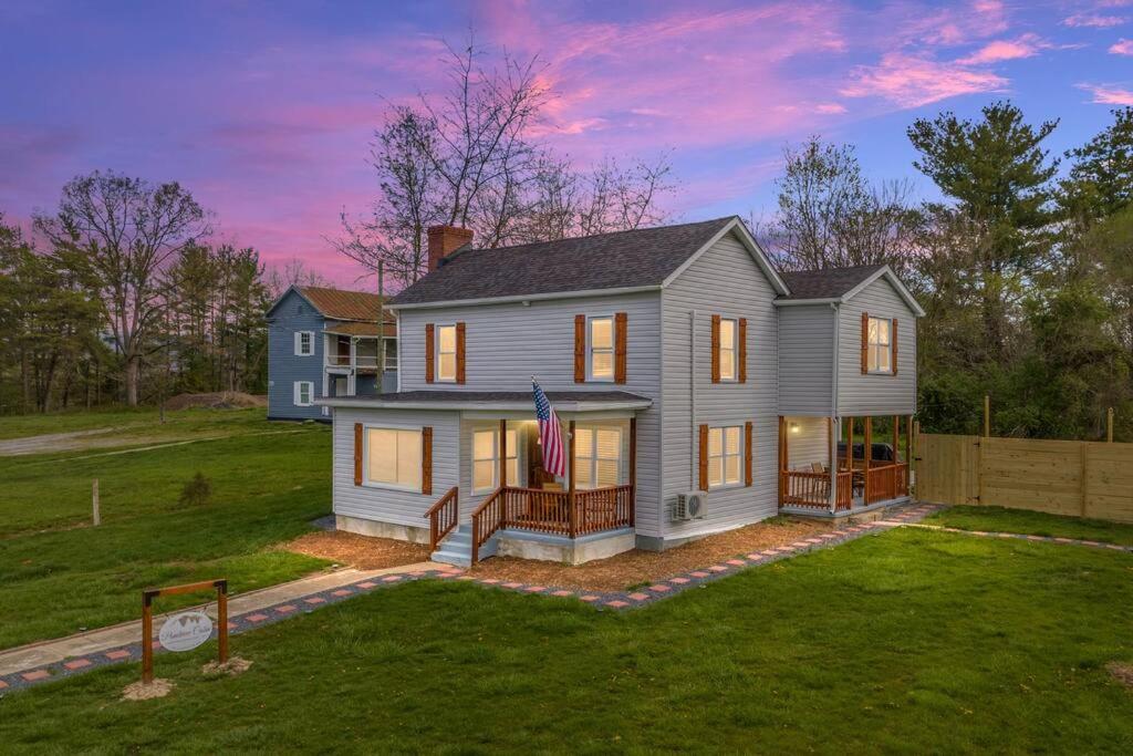 Pondview 4BR Cabin-Walk to Caverns, Hot Tub, Wi-Fi photo