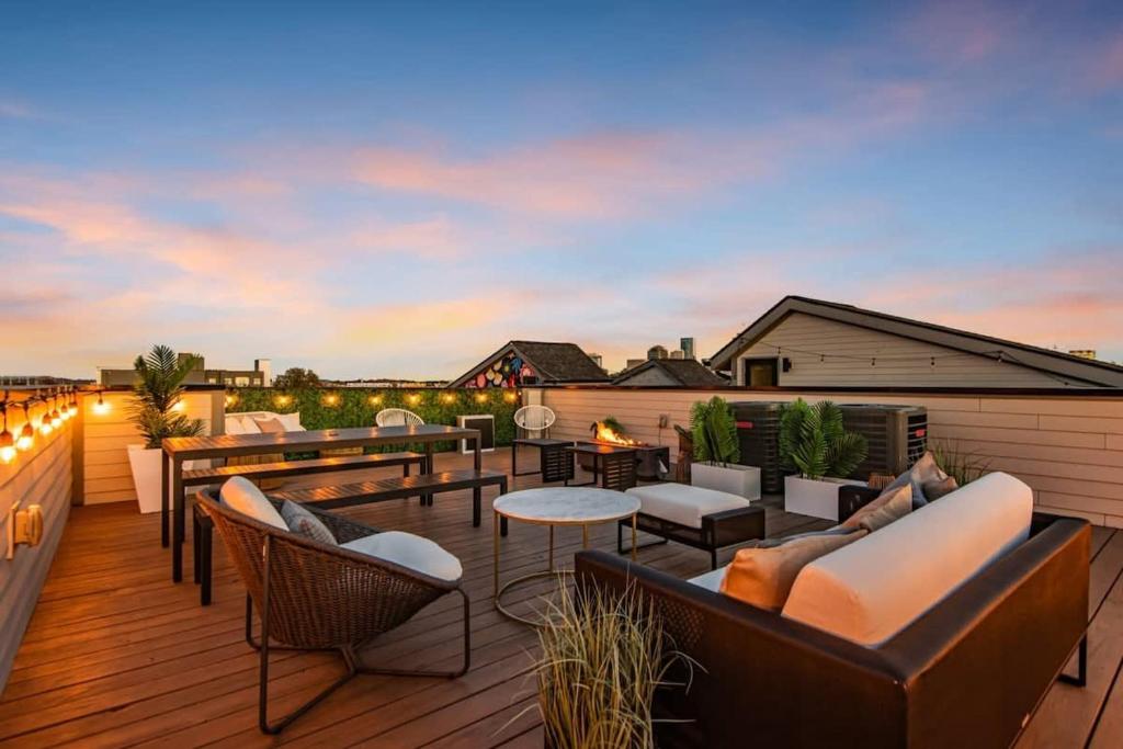 Image showcasing Luxury Townhouse + Rooftop Deck + 1 1 mi Downtown, Nashville (updated ...