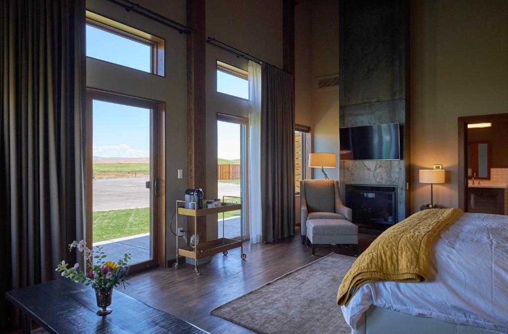 Postel nebo postele na pokoji v ubytování Eritage Resort