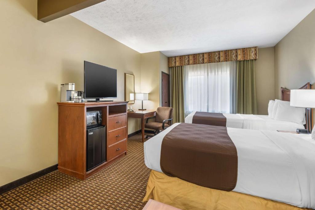 Best Western Plus Grand Island Inn and Suites - Suite Queen Con Dos Camas Queen Y Sofá Cama