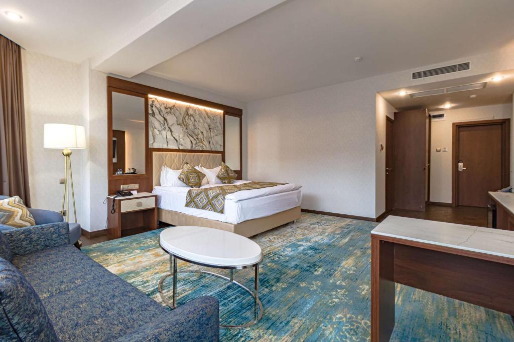 Best Western Plus Astana Hotel - Executive Suite With King Bed - Non-Smoking