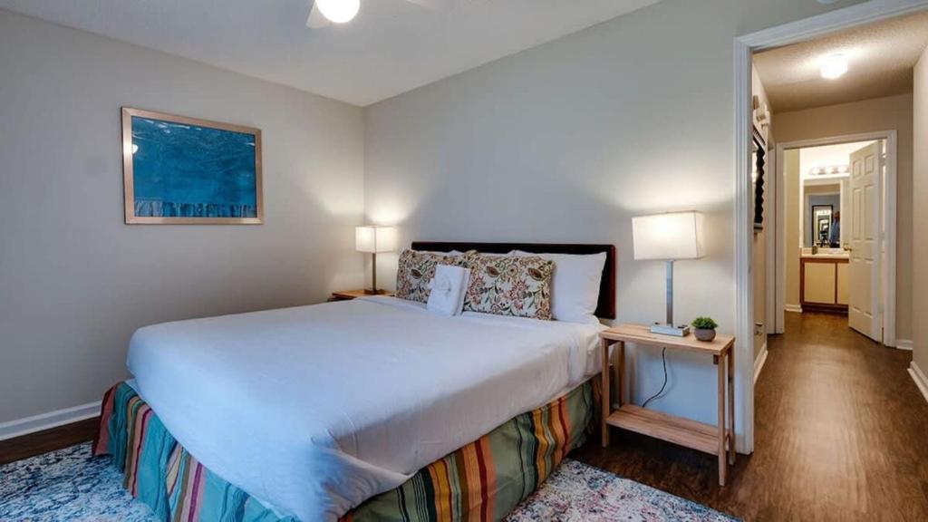 Coastal Haven- 10 mins to Gardens, 20 mins to Downtown! - Bungalow