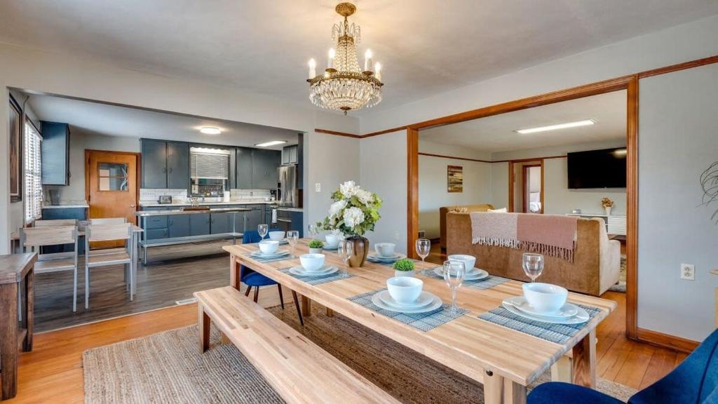 Totally Turquoise-Retro Rainbow at Herb River #8 - Salle Familiale