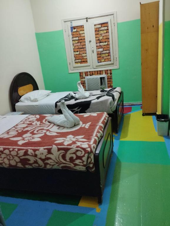 Postel nebo postele na pokoji v ubytování Bob Marley Peace hotel luxor