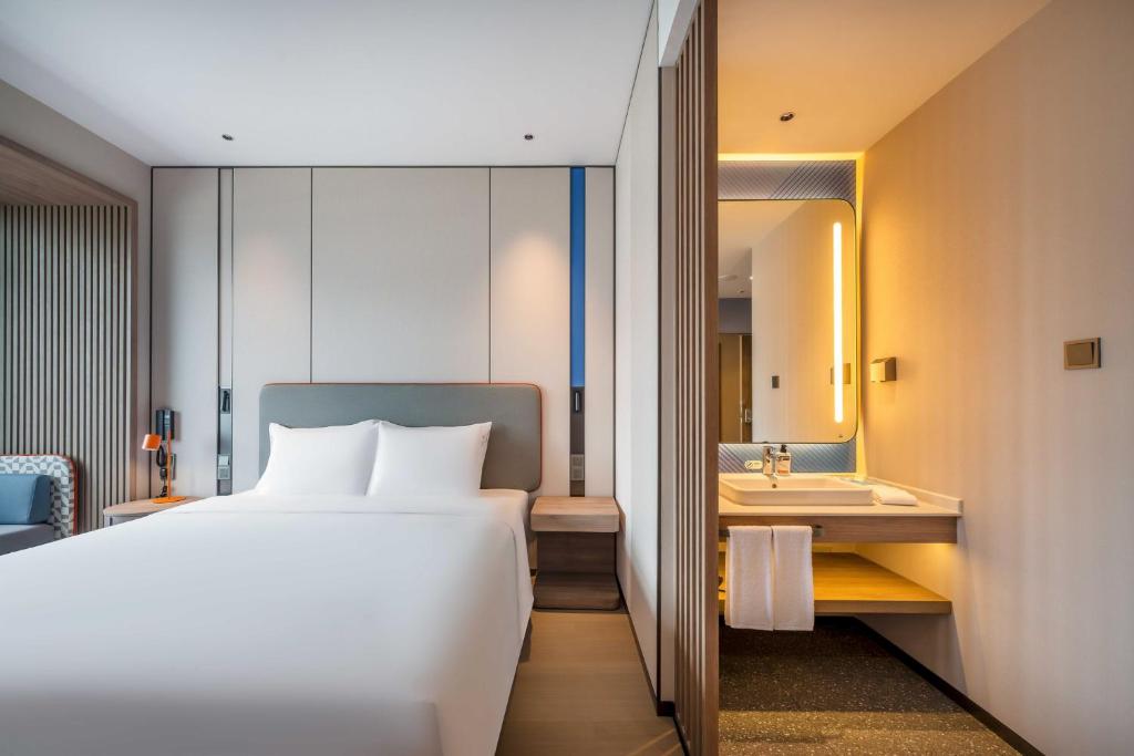 Holiday Inn Express Jiangmen East Station, an IHG Hotel - Standard King Room