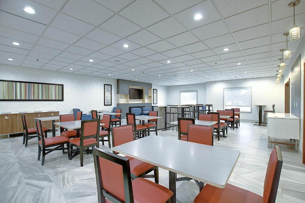 Holiday Inn Express Airport Calgary by IHG - Resim 33