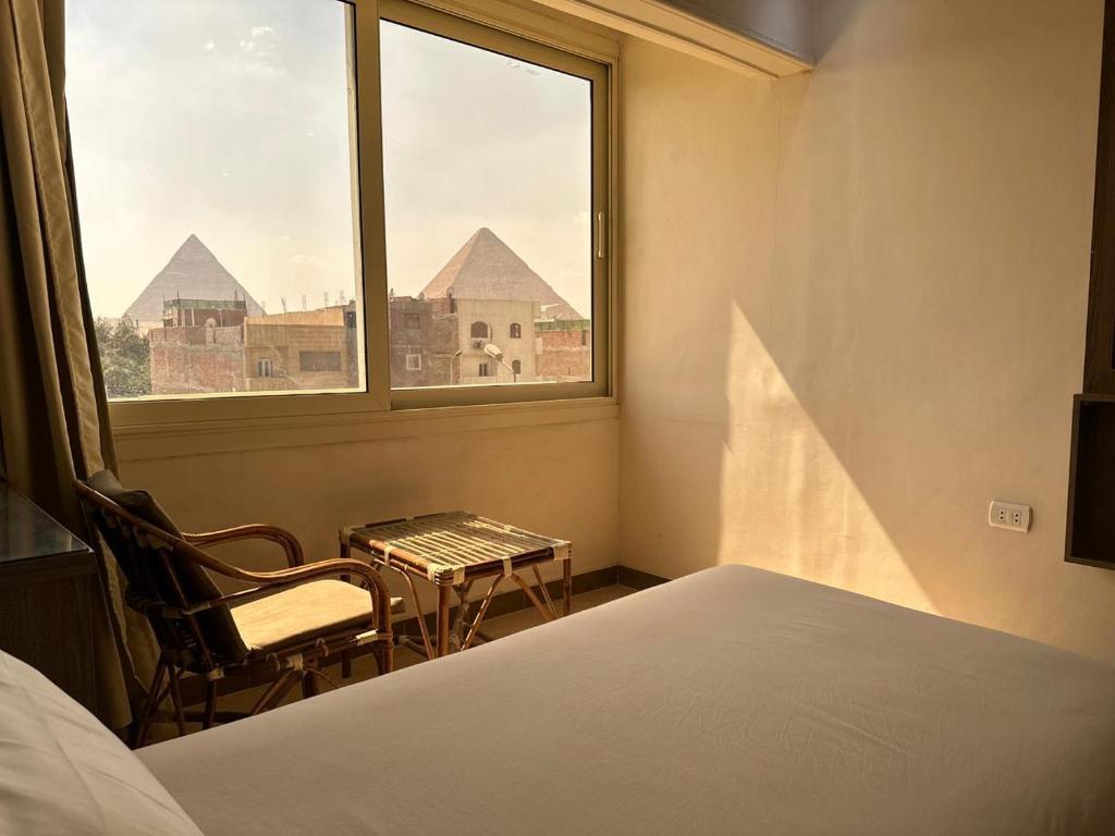 Postel nebo postele na pokoji v ubytování Hasan Pyramids Hotel