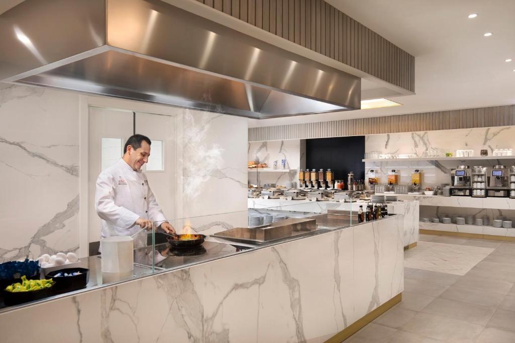 Crowne Plaza Zürich by IHG - Resim 27