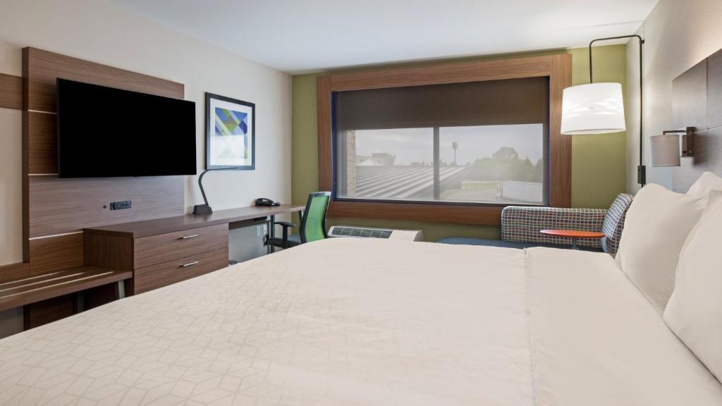 Holiday Inn Express & Suites Racine by IHG photo