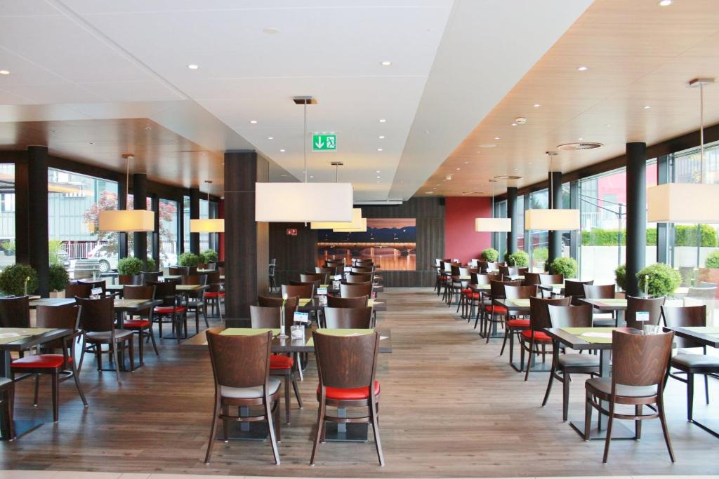 Restaurace v ubytování Holiday Inn Express Zürich Airport by IHG