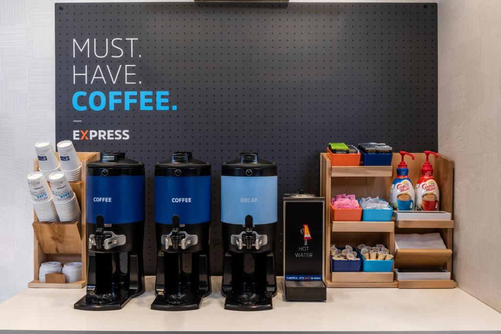Tetera y cafetera en Holiday Inn Express Toronto Downtown by IHG