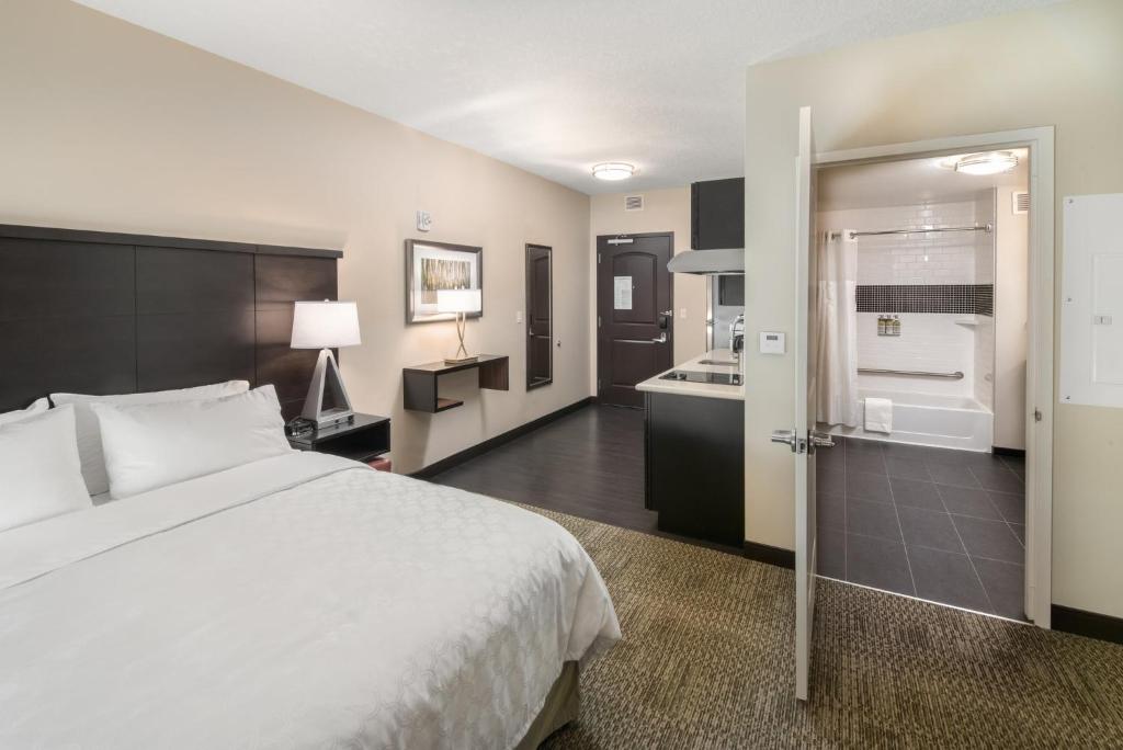 Staybridge Suites - Saskatoon - University by IHG - Resim 26