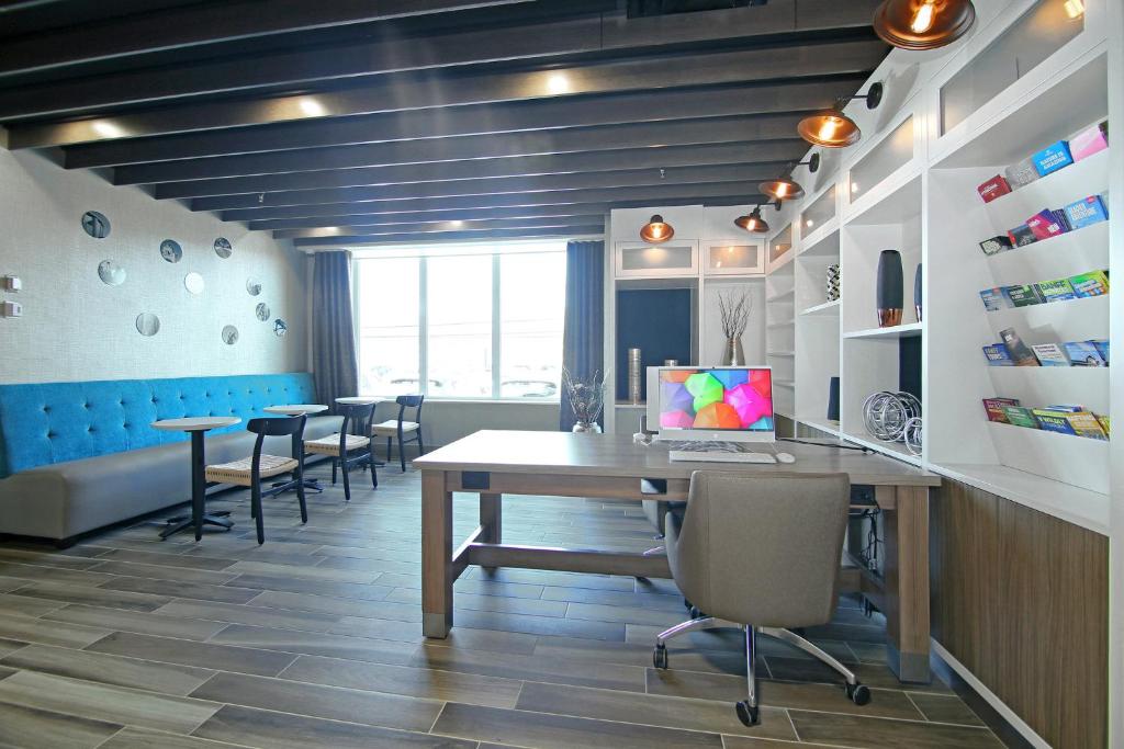 Holiday Inn Hotel & Suites - Calgary Airport North by IHG - Resim 9