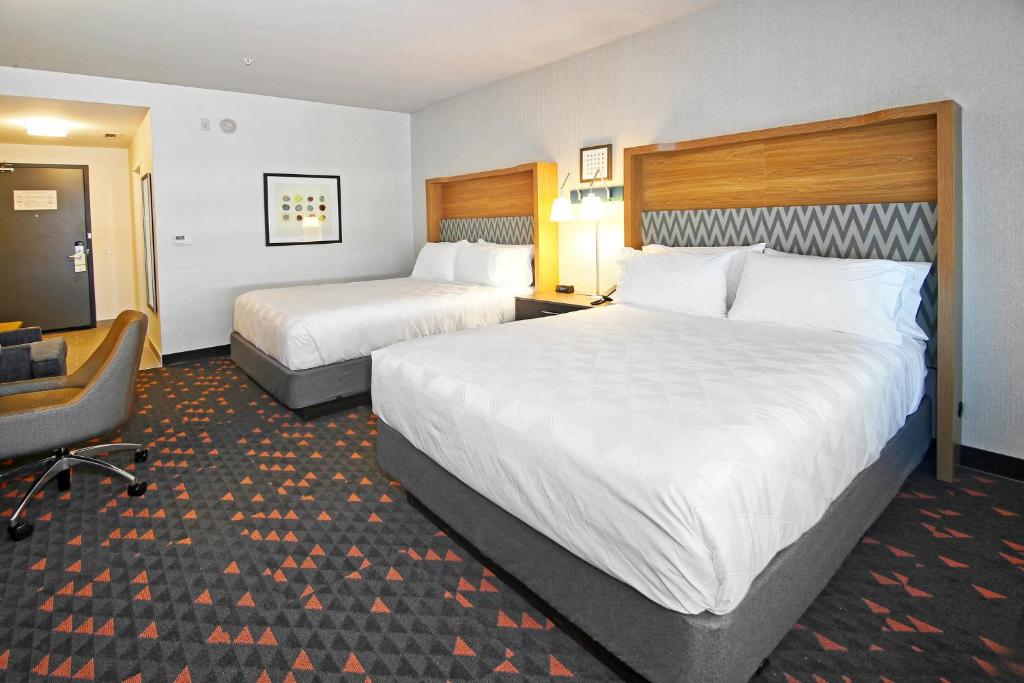 Holiday Inn Hotel & Suites - Calgary Airport North, an IHG Hotel - Habitación Estándar Queen Con Dos Camas Queen