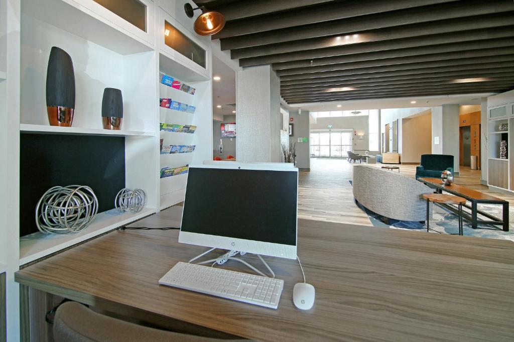 Holiday Inn Hotel & Suites - Calgary Airport North by IHG - Resim 5