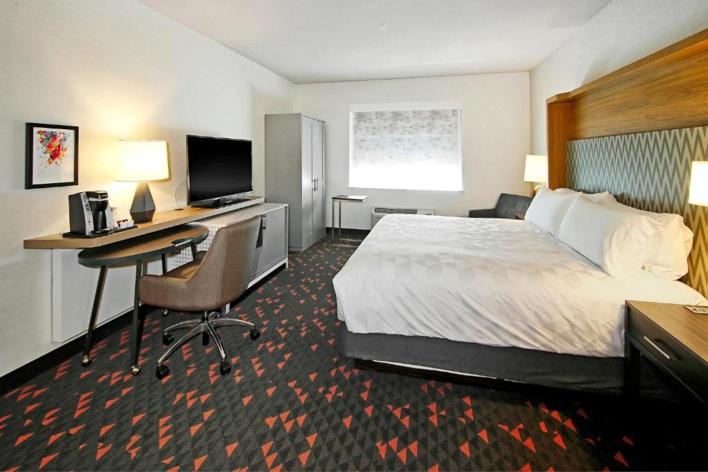 Holiday Inn Hotel & Suites - Calgary Airport North, an IHG Hotel - Suite Deluxe