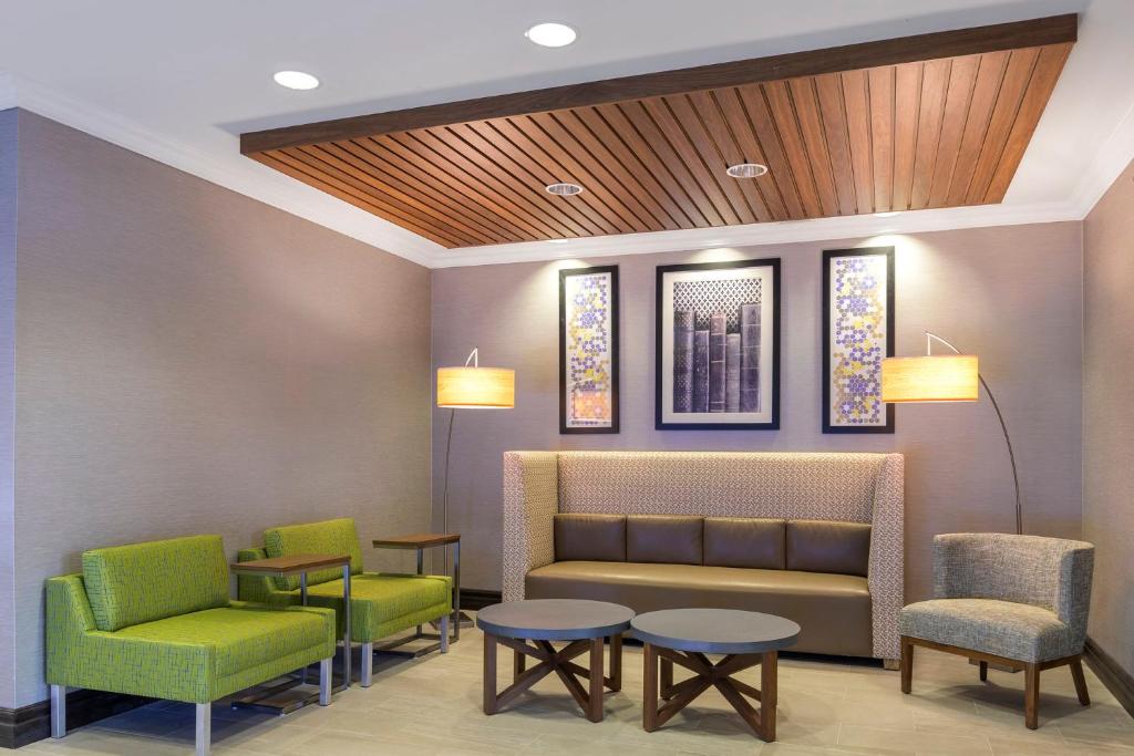 Holiday Inn Express Hotel & Suites North Bay by IHG photo