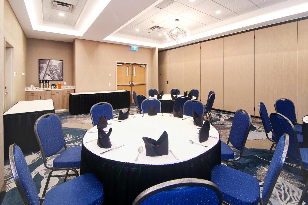 Holiday Inn Hotel & Suites - Calgary Airport North by IHG - Resim 20