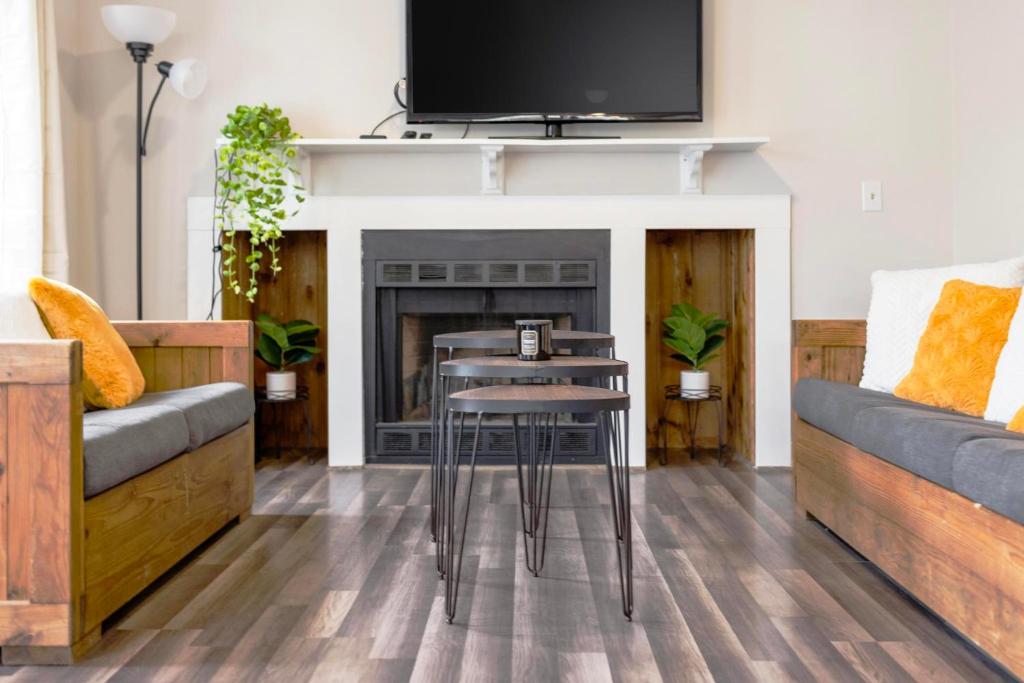 3BR 1BA Home in Johnson City Near ETSU JCMC, Johnson City Updated