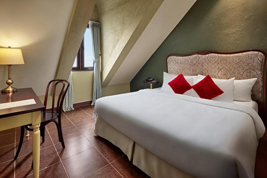 Attic King Room - No View