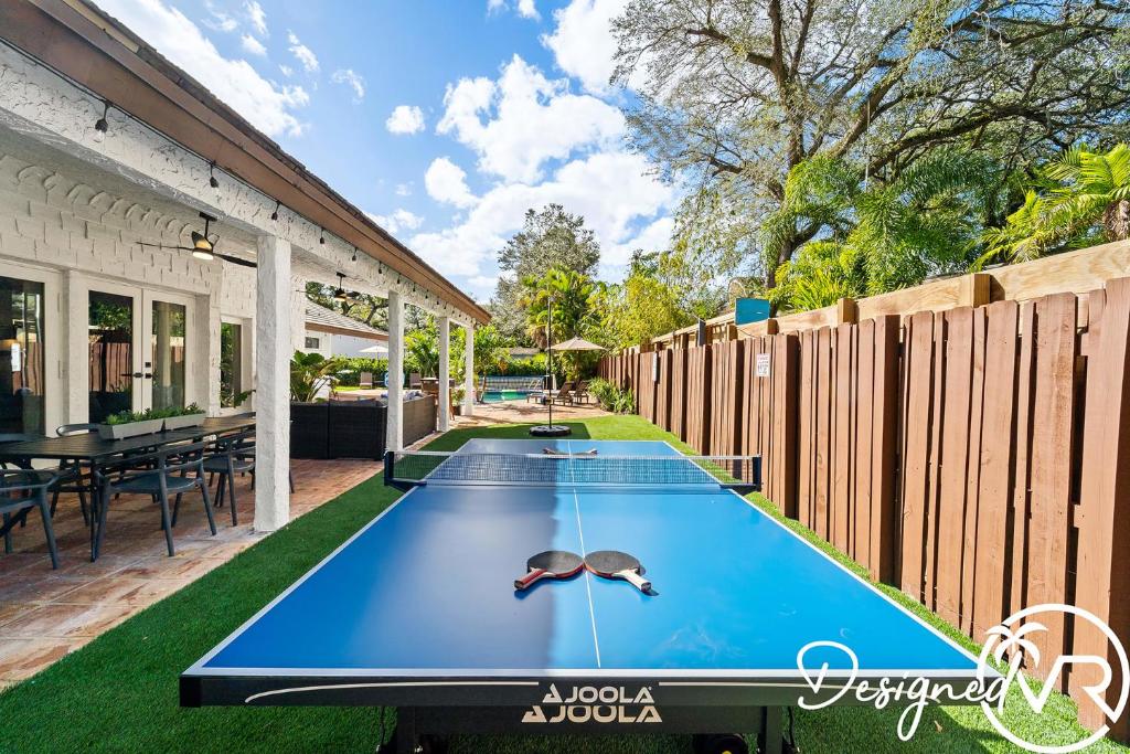 Stolní tenis v ubytování Charming 9BR New-Build Home w Heated Pool & Games nebo okolí