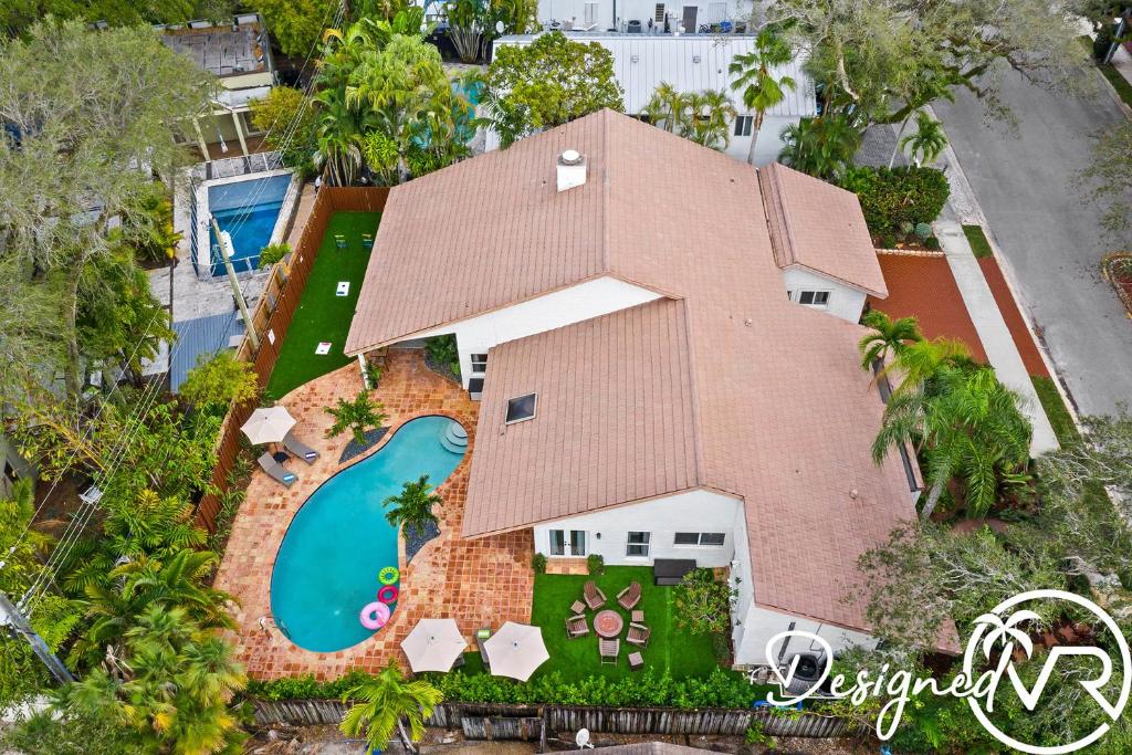 an aerial view of a house with a swimming pool at Charming 9BR New-Build Home w Heated Pool & Games in Hollywood