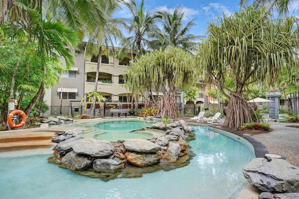 สระว่ายน้ำที่อยู่ใกล้ ๆ หรือใน Cairns One Resort Style Living