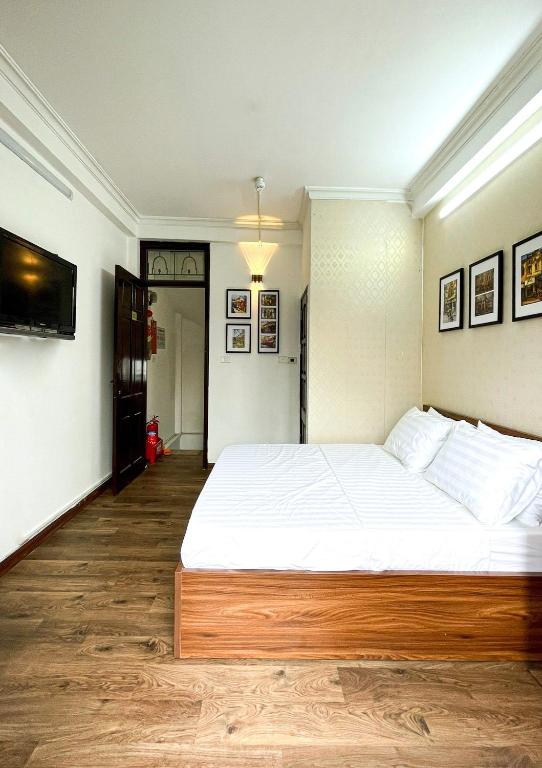 Postel nebo postele na pokoji v ubytování Hanoi Oriental Viewl Hotel