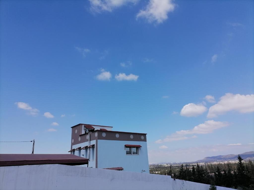 a white building on top of a roof at Maison de campagne à 20mn du centre ville Tunis in Mornag