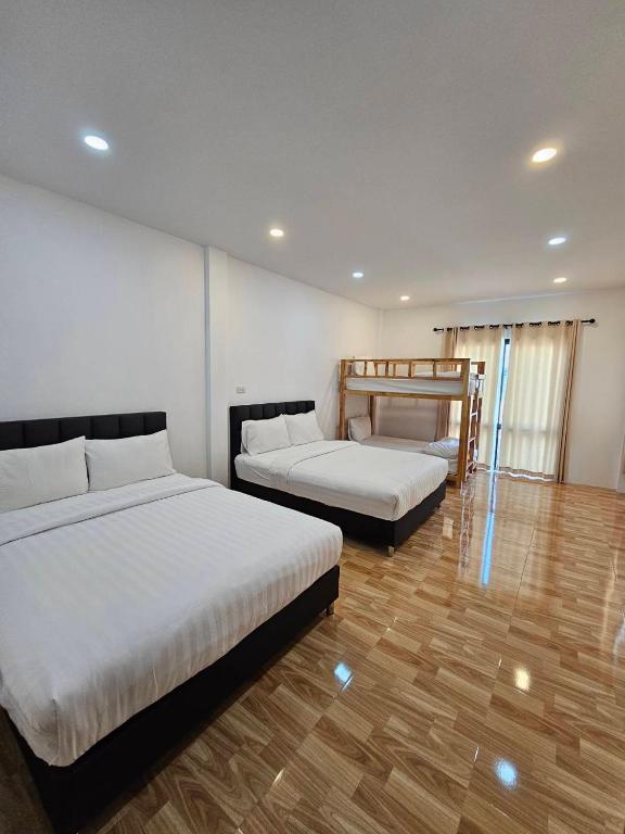 Postel nebo postele na pokoji v ubytování Vamin Poolvilla Chiangkhan Loei วามินทร์พูลวิลล่า เชียงคาน เลย - วามินทร์ รีสอร์ท