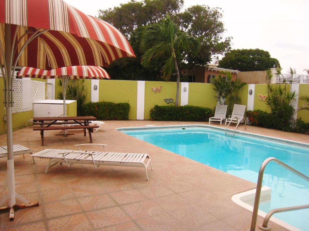 A piscina localizada em Alablanca Apartments Residents Inn ou nos arredores