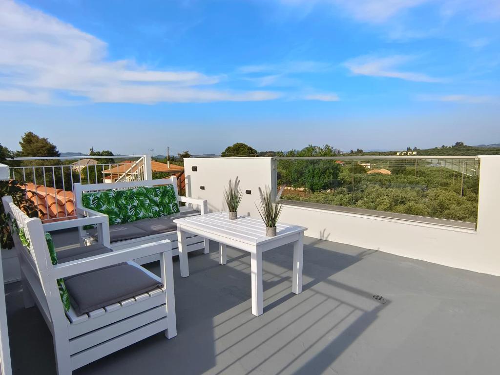 Balkón nebo terasa v ubytování Royal View Villa - Private Pool & Hot Tub