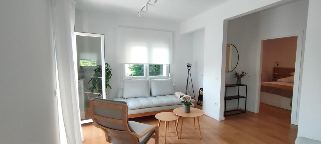 Posezení v ubytování Beautifully renovated apartment in Kavala, bright and luminous