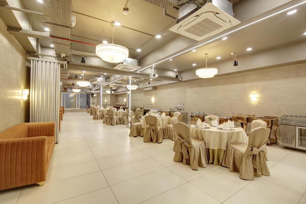 Restaurace v ubytování Stepstones Hotels and Inn-DLF PHASE 3 GURGAON