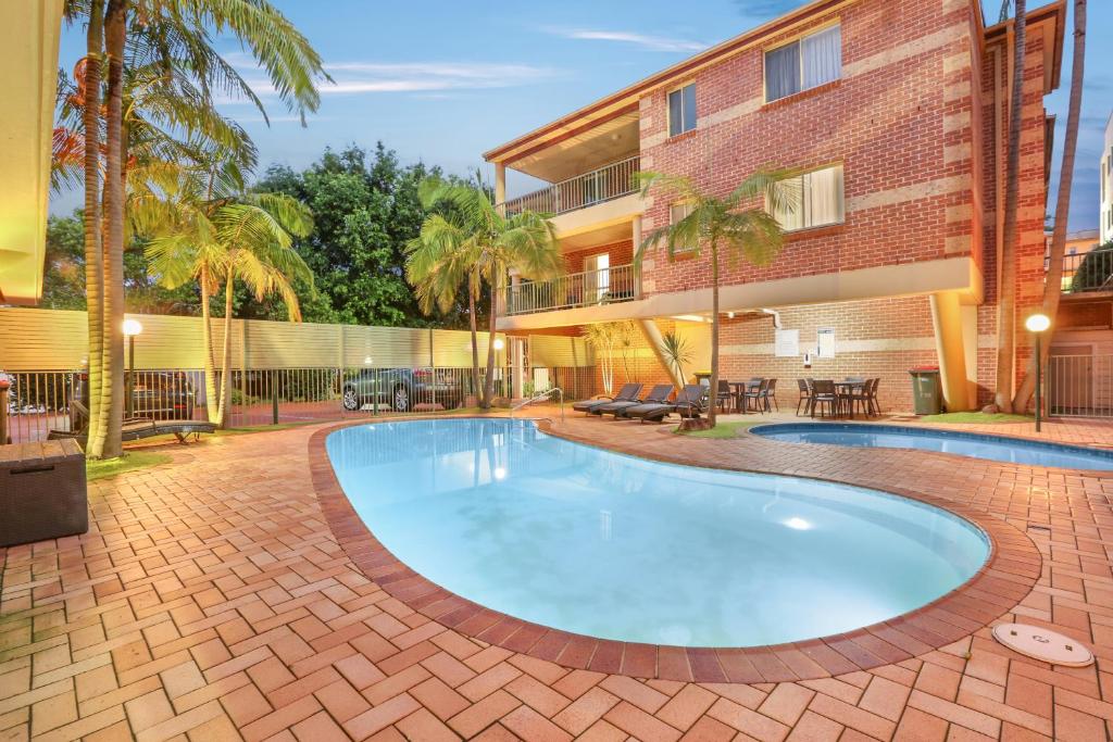 a swimming pool in front of a building at Terralong Terrace Apartments in Kiama