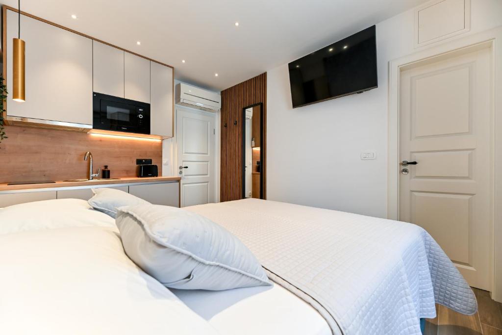 Posteľ alebo postele v izbe v ubytovaní Apartments and Rooms Nekic