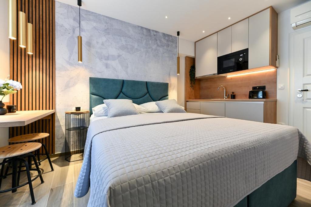 Posteľ alebo postele v izbe v ubytovaní Apartments and Rooms Nekic