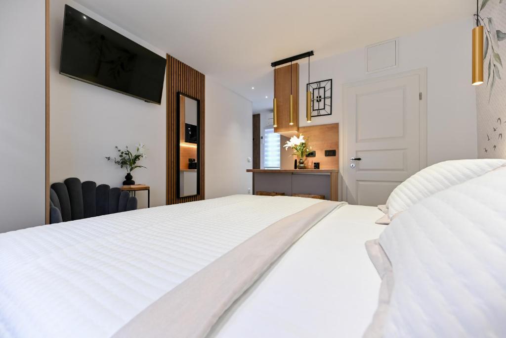 Posteľ alebo postele v izbe v ubytovaní Apartments and Rooms Nekic