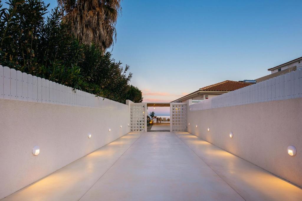 Fotografie z fotogalerie ubytování Salty Angel Sea Front Villa v destinaci Laganas