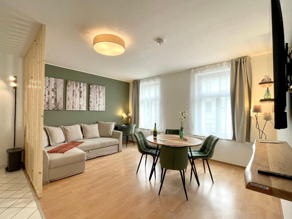 a living room with a couch and a table at Parkside City Apartment - Leipzig Zentrum - Netflix in Leipzig