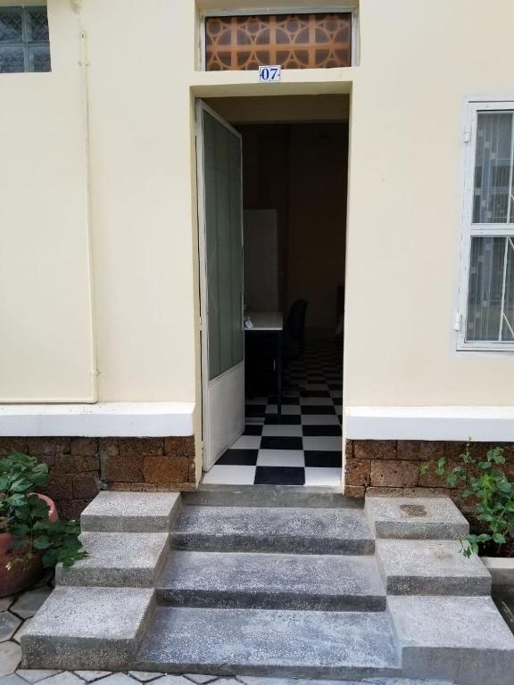 Exteriér nebo vchod ubytování Room 7 - Studio in a villa 5mn walk from the Royal Palace with swimming pool