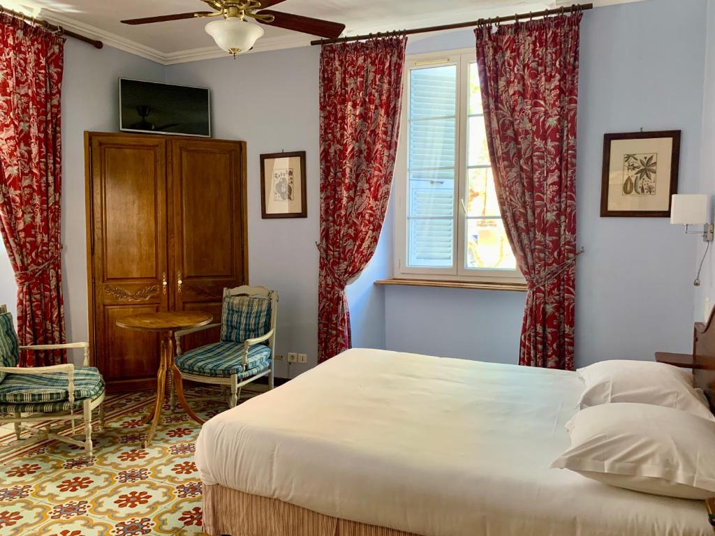 Postel nebo postele na pokoji v ubytování Hotel Central Bastia